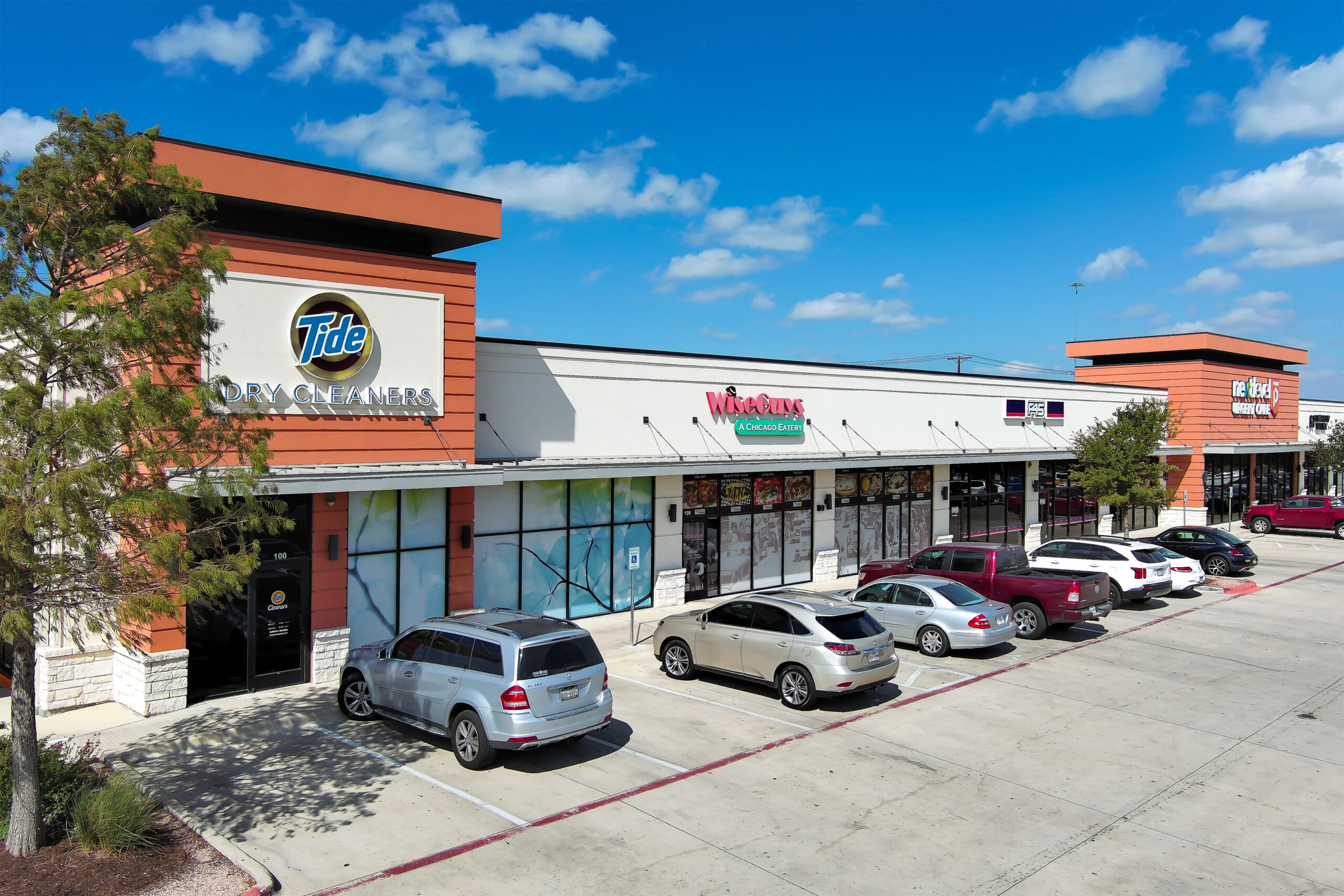 SRS Real Estate Partners vende The Shops at Greenlawn, reflejando la fuerte demanda de propiedades comerciales en Texas