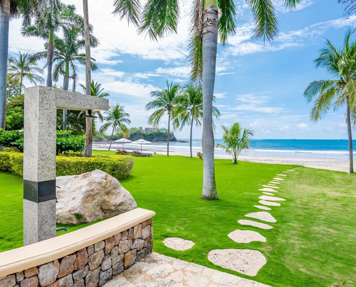 Livestrong Foundation Sweepstakes launch offers a chance for donors to win a luxury vacation in Costa Rica while supporting those affected by cancer.