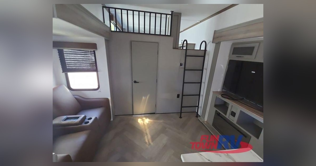 Larry's RV LLC Highlights Fifth-Wheel and Loft Trailer Options for Families as Inventory Expands